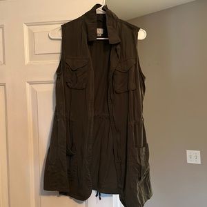 A New Day lightweight green zip up vest. Size S. Synched at waist if desired.